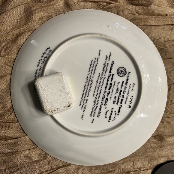 Gone With the Wind: Twelve Oaks Collector’s Musical Wall Plate - Picture 2 of 2